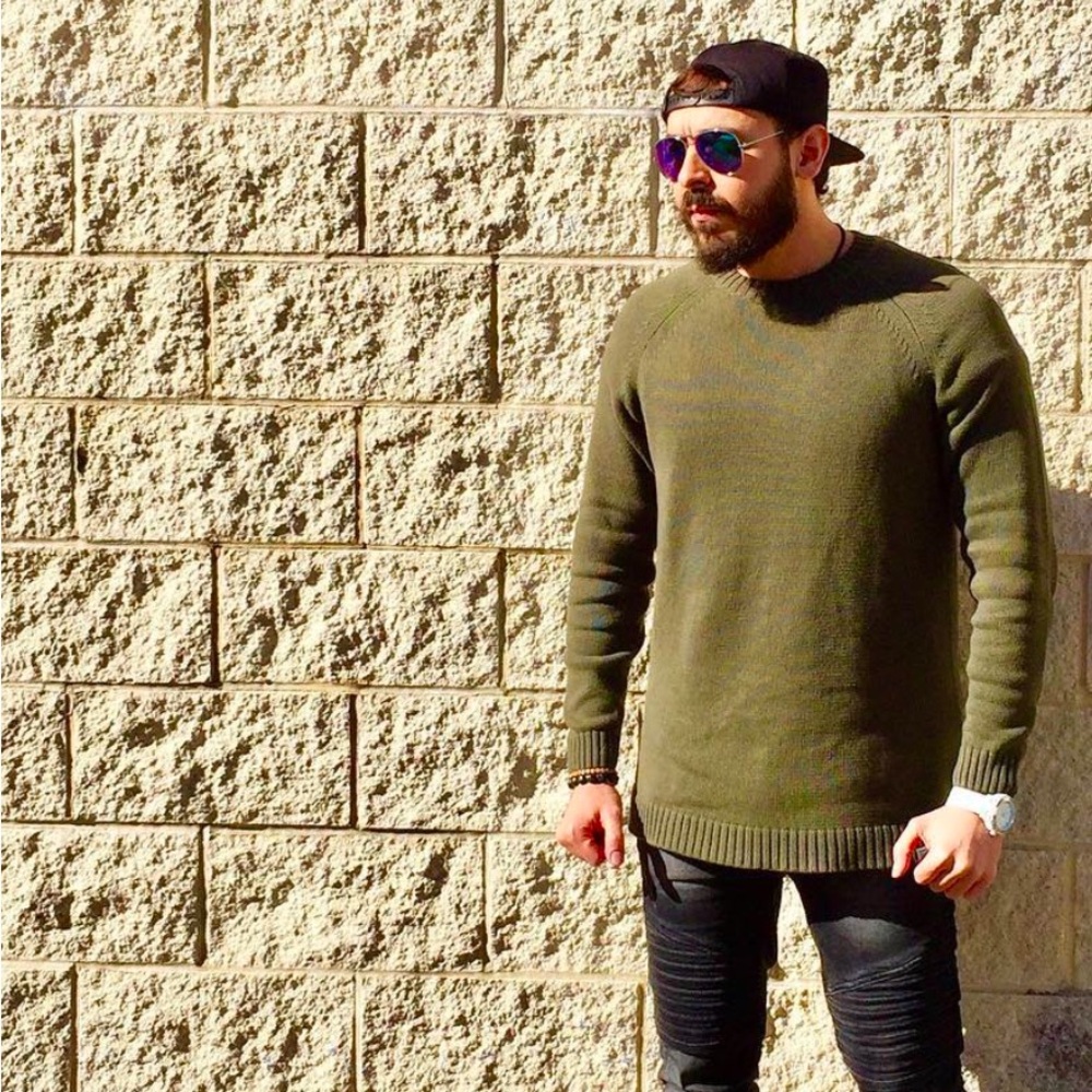 Long sweater in army green color very good condition from H&M